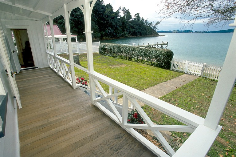 Connells Bay, Cottages, Waiheke Island, New Zealand Glamping Hub