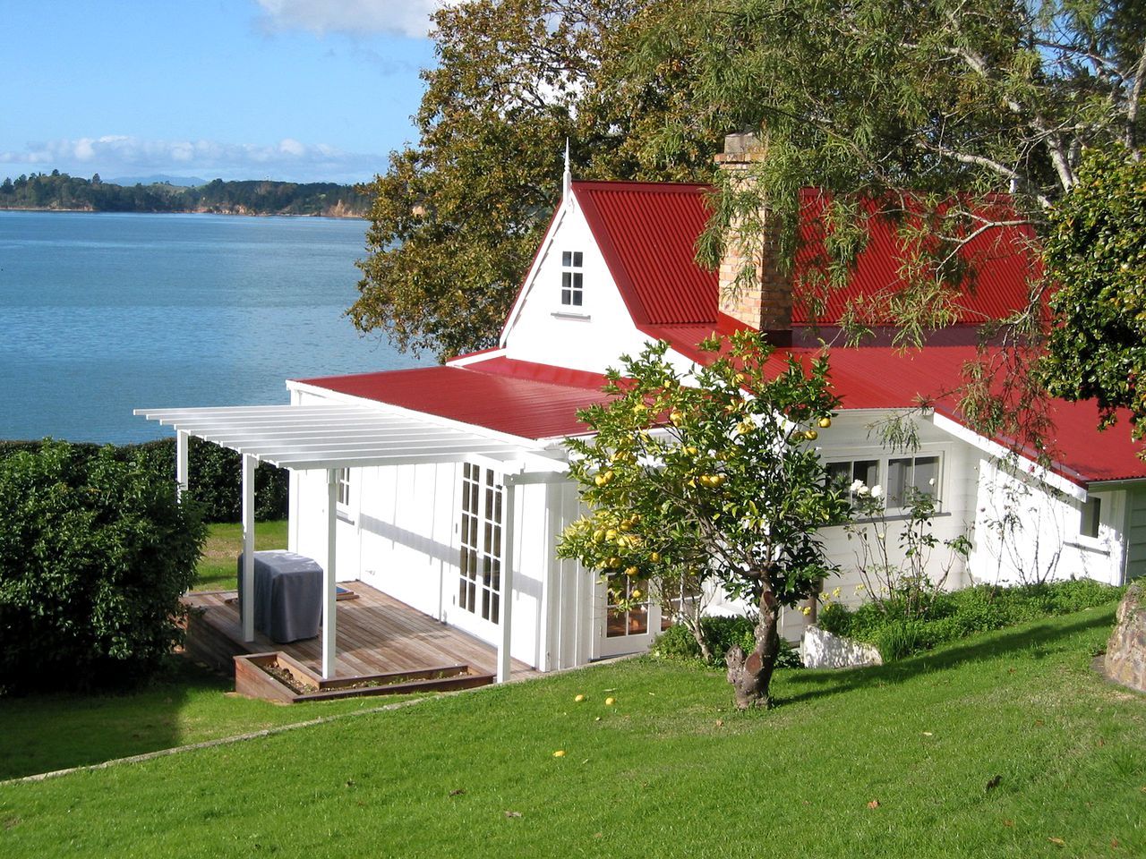 Amazing Waterfront Accommodation with Fireplace on Waiheke Island, New Zealand