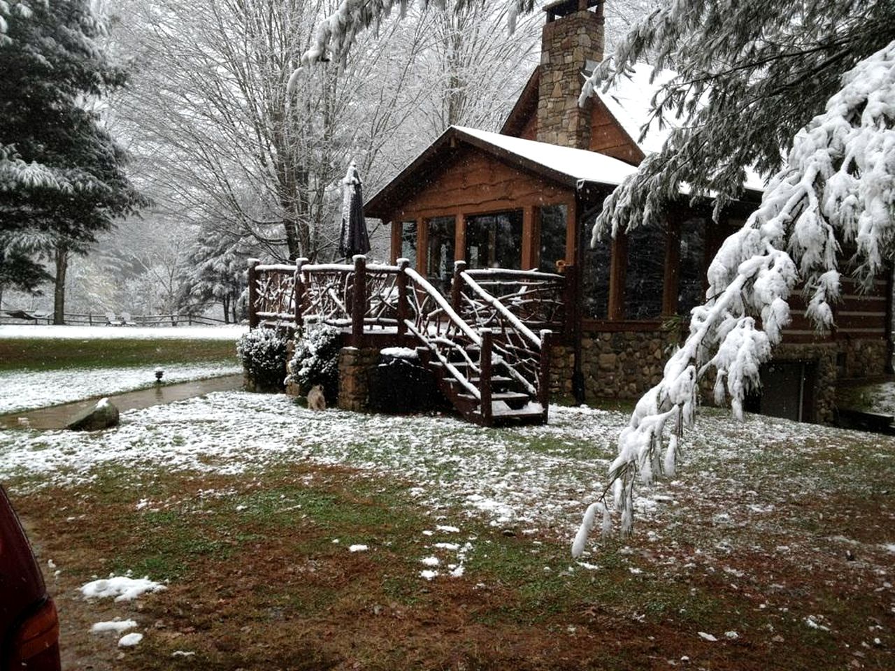 Gorgeous Log Cabin with Jacuzzi near the Blue Ridge Mountains, North Carolina
