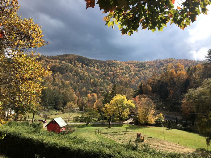Cabins (Sugar Grove, North Carolina, United States)