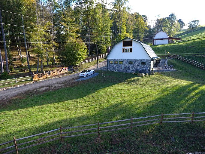 Cabins (Sugar Grove, North Carolina, United States)