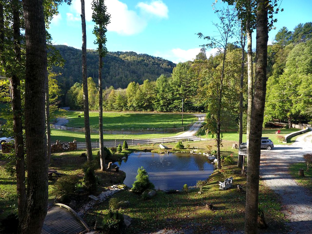 Gorgeous Vacation Cabin with Mountain Views near Cherokee National Forest, North Carolina