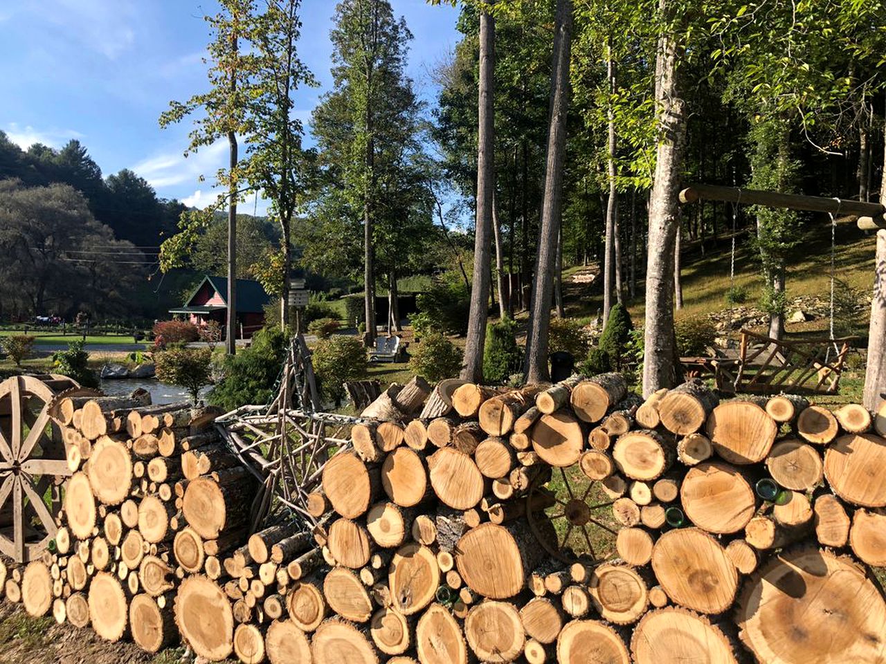 Gorgeous Vacation Cabin with Mountain Views near Cherokee National Forest, North Carolina
