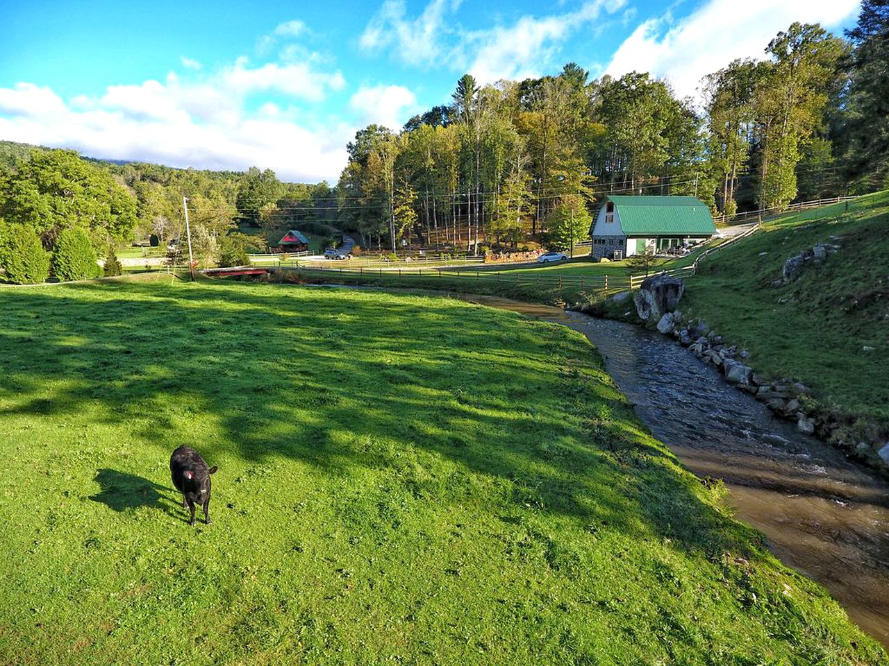 Gorgeous Vacation Cabin with Mountain Views near Cherokee National Forest, North Carolina