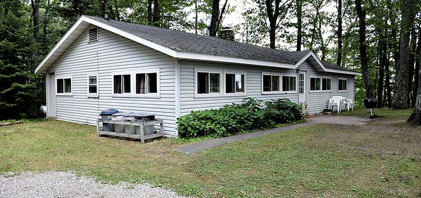 Waterfront Cabin Rental for Group Fishing Getaway near Second Lake, Wisconsin