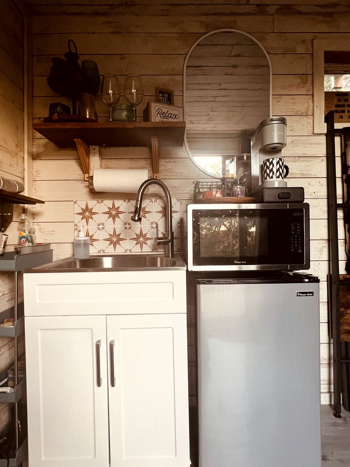 Cool Container by Canyon Lake Perfect For Relaxation Near Guadalupe River and Austin, Texas