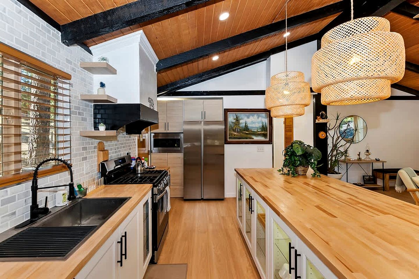 Contemporary Comfort: Modern Cabin Retreat near Big Bear Lake