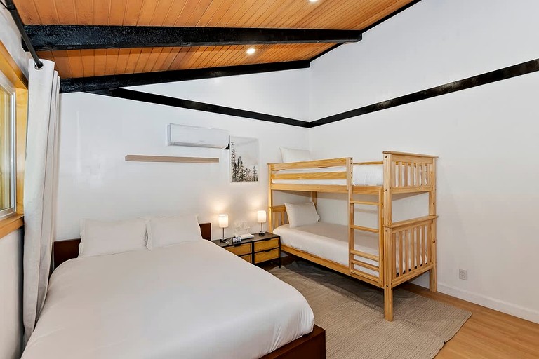 Cabins (United States of America, Big Bear Lake, California)