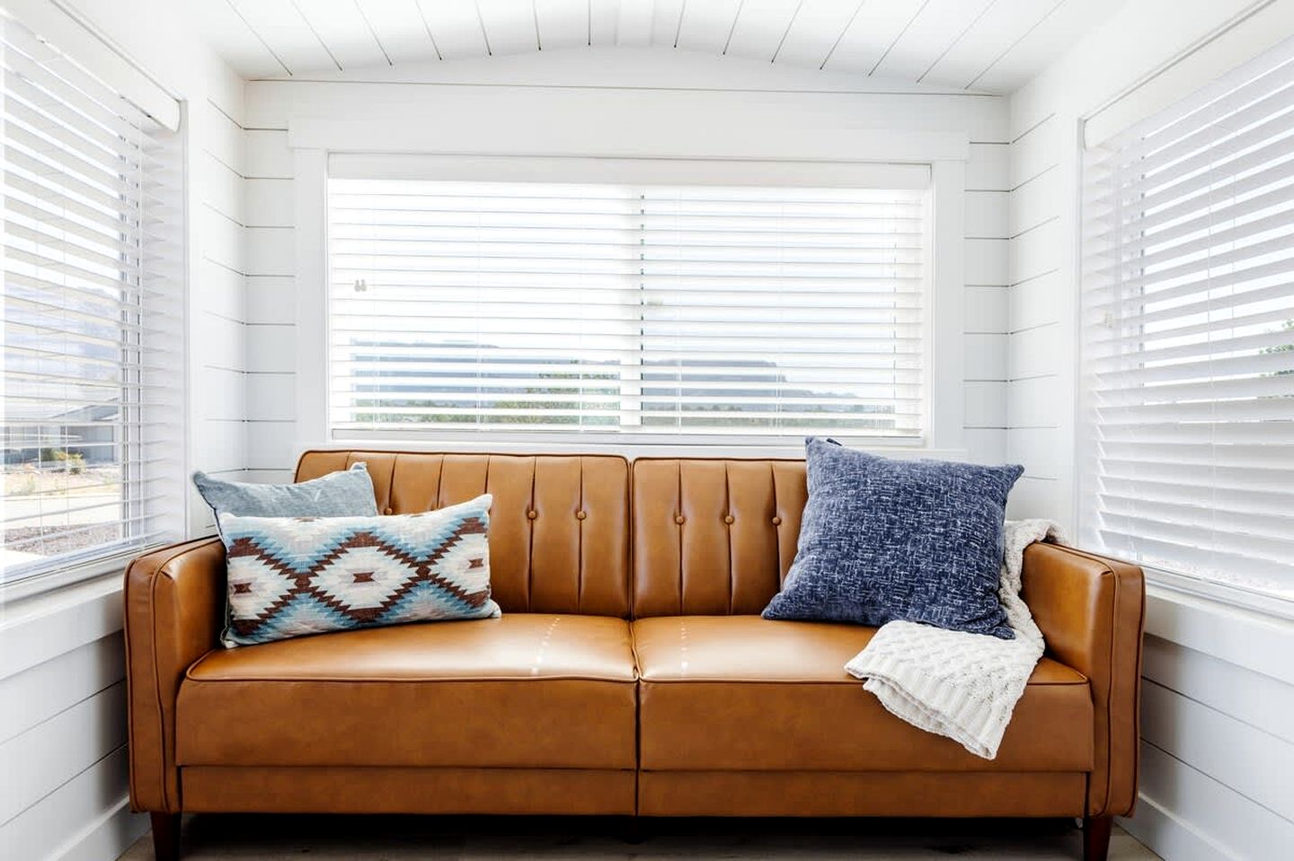 Contemporary Comfort: Modern Tiny House with Private Hot Tub in Apple Valley, Utah