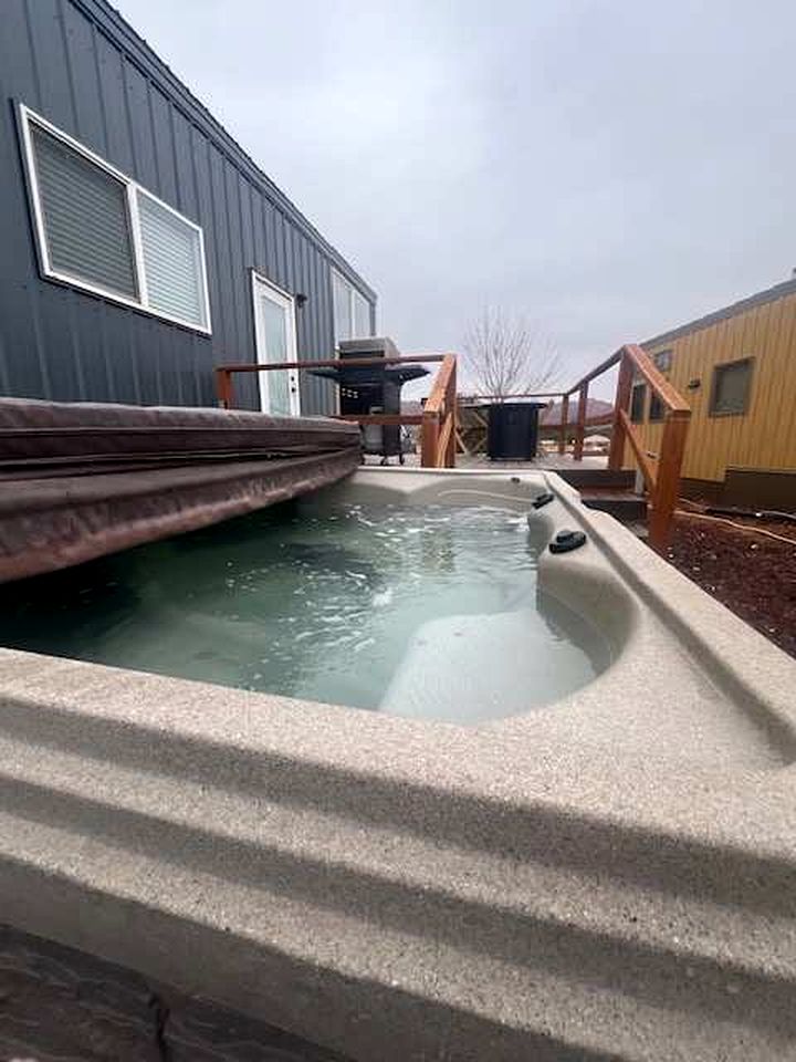 Contemporary Comfort: Modern Tiny House with Private Hot Tub in Apple Valley, Utah