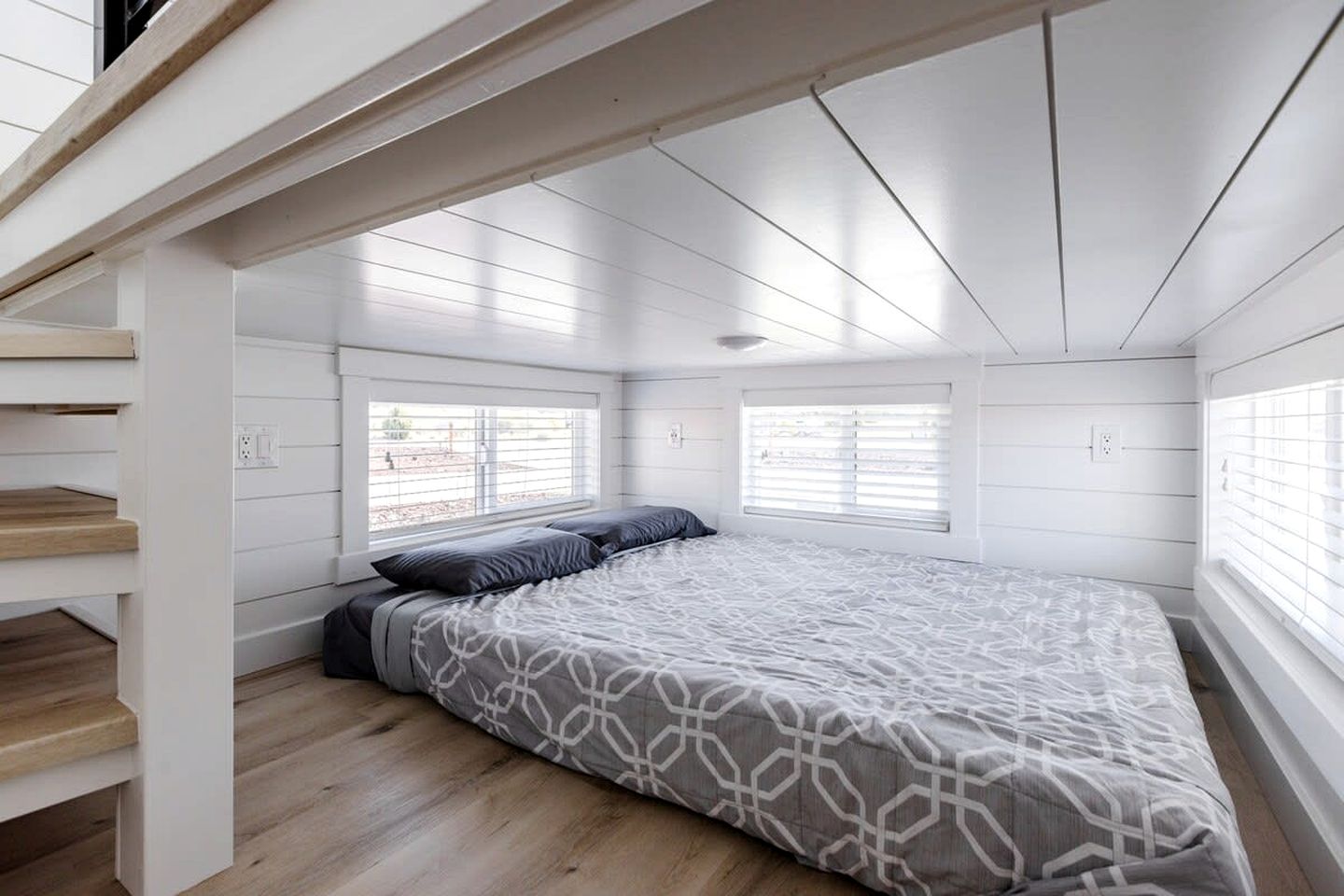 Contemporary Comfort: Modern Tiny House with Private Hot Tub in Apple Valley, Utah