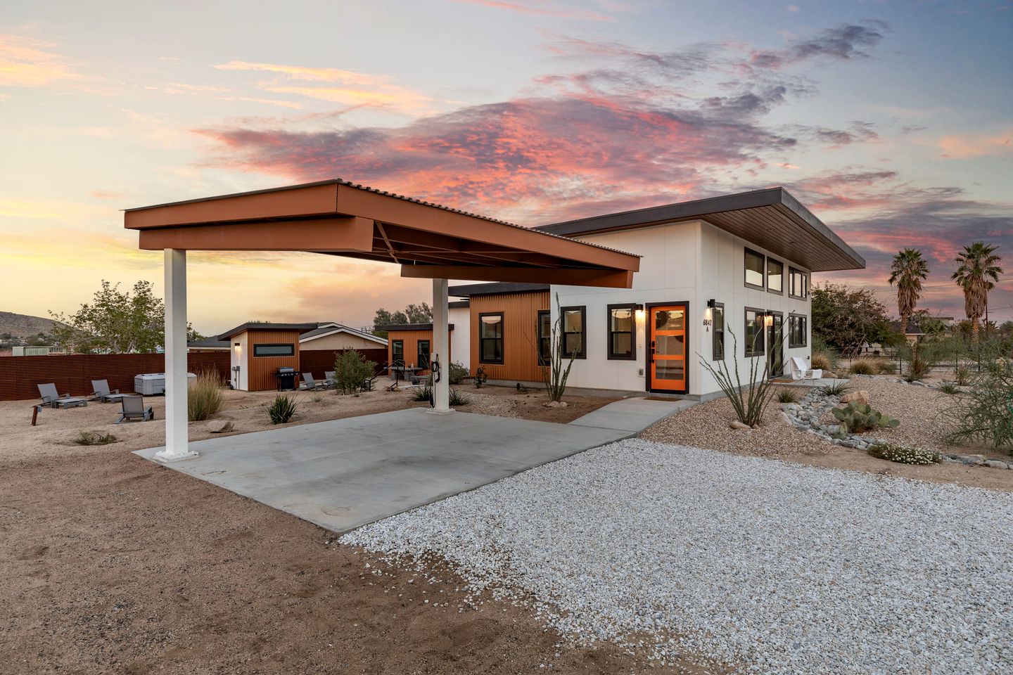 Ideal Secluded Villa with Hot-tub in Joshua Tree, California