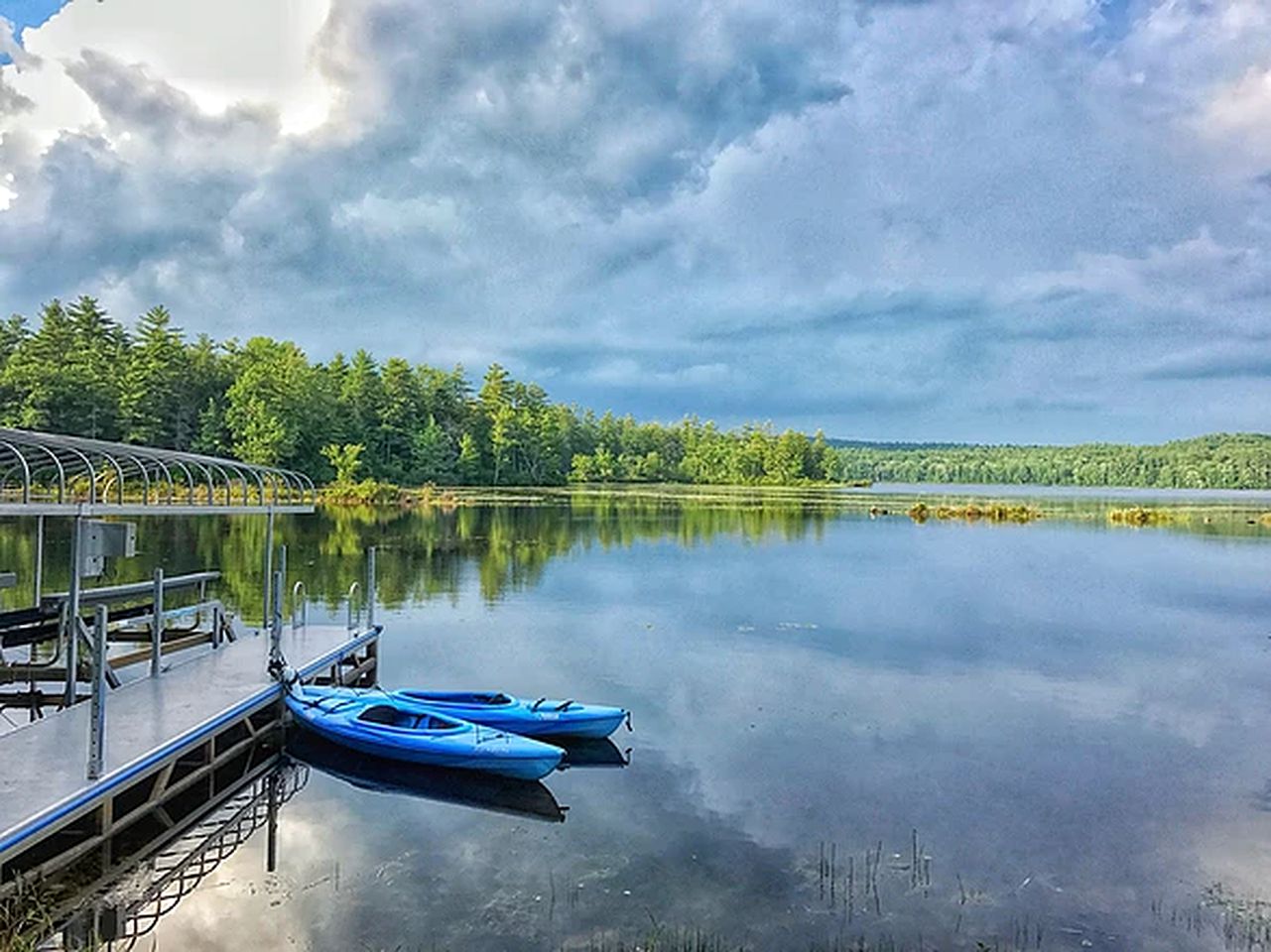 Contemporary Home by the Lake, Vacation Rentals, Milton, United States