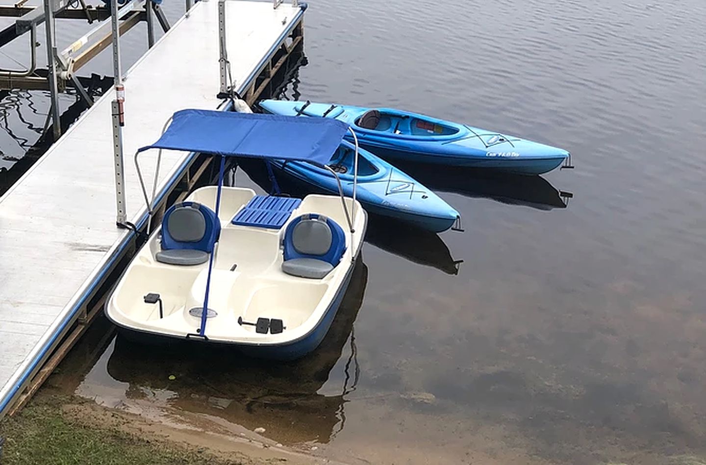 Lakefront Cottage Getaway with a Dock in Milton, New Hampshire