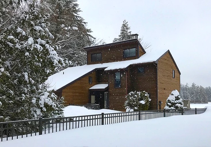 Contemporary Home by the Lake, Vacation Rentals, Milton, United States