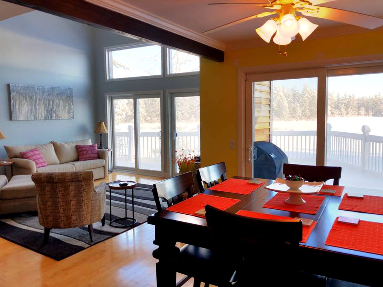 Contemporary Home by the Lake, Vacation Rentals, Milton, United States