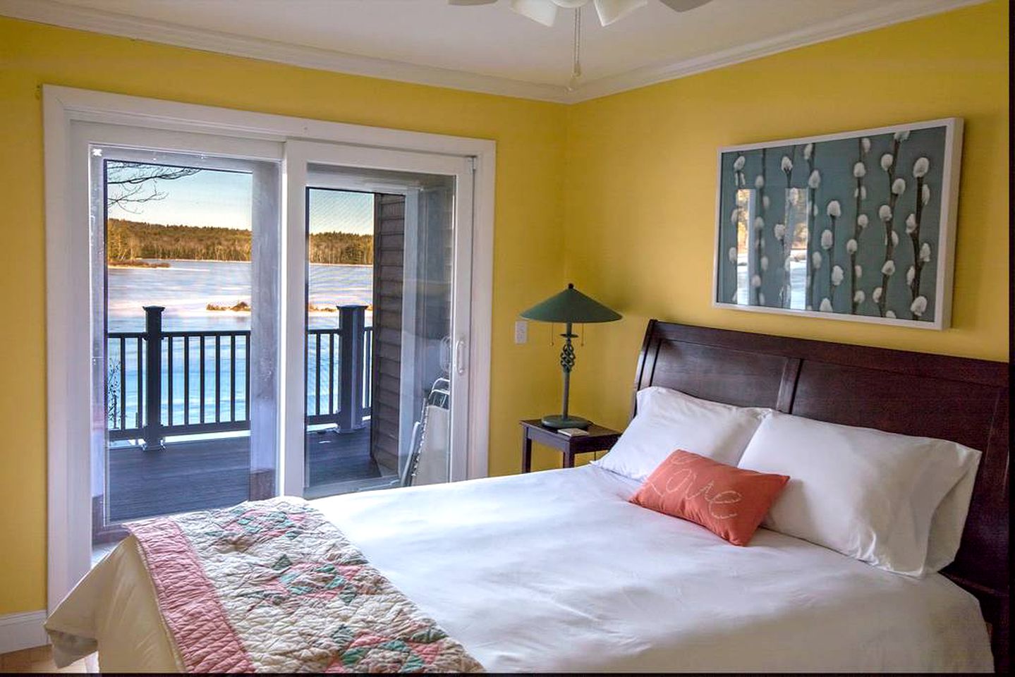 Lakefront Cottage Getaway with a Dock in Milton, New Hampshire