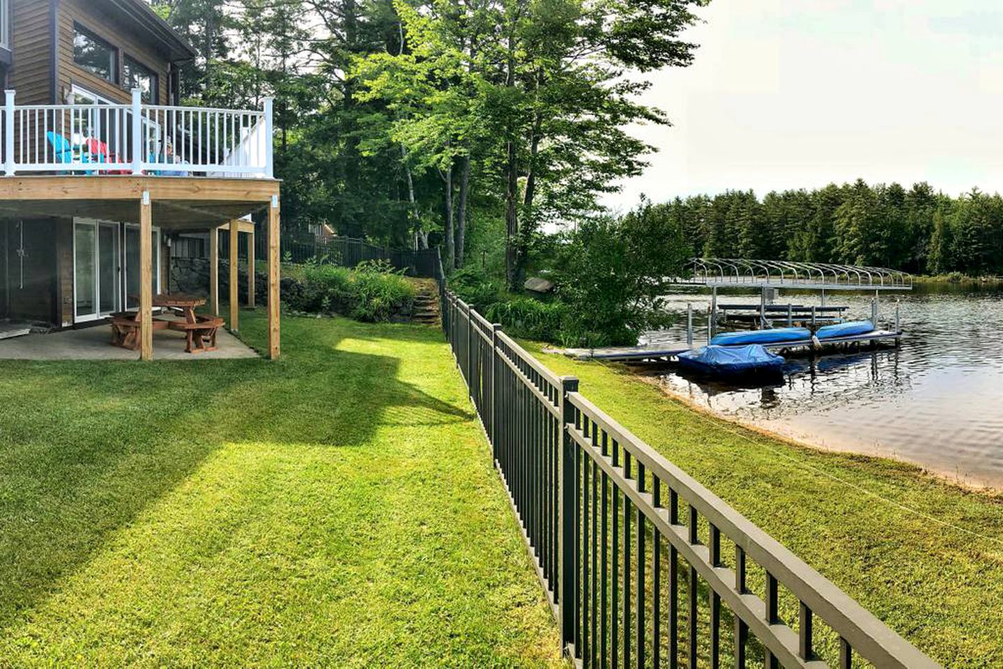 Lakefront Cottage Getaway with a Dock in Milton, New Hampshire
