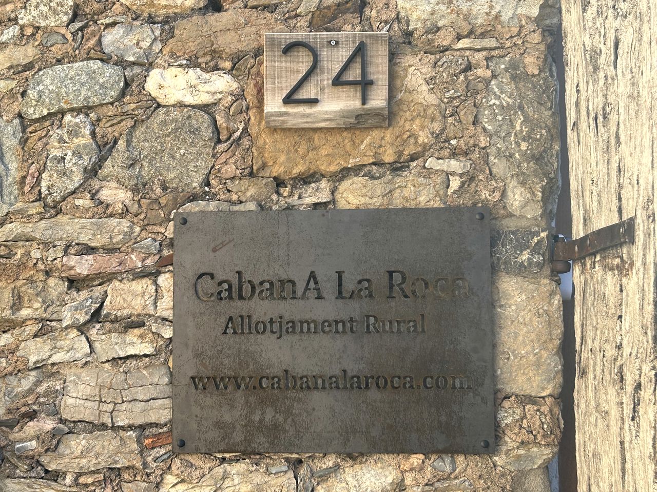 Contemporary Luxury: Elegant Cabin Retreat in Stunning Catalunya, Spain