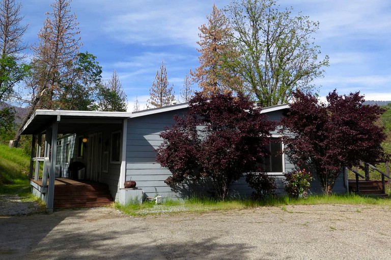 Cabins (Badger, California, United States)