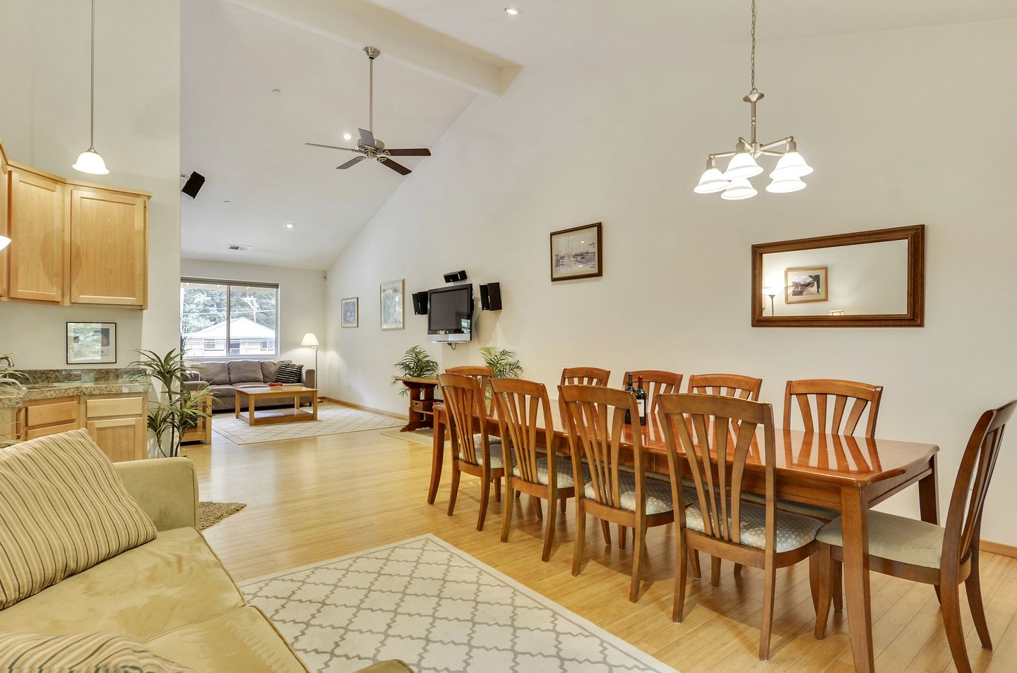 Group-Friendly Cabin with Hot-Tub and Game Space in Guerneville, California