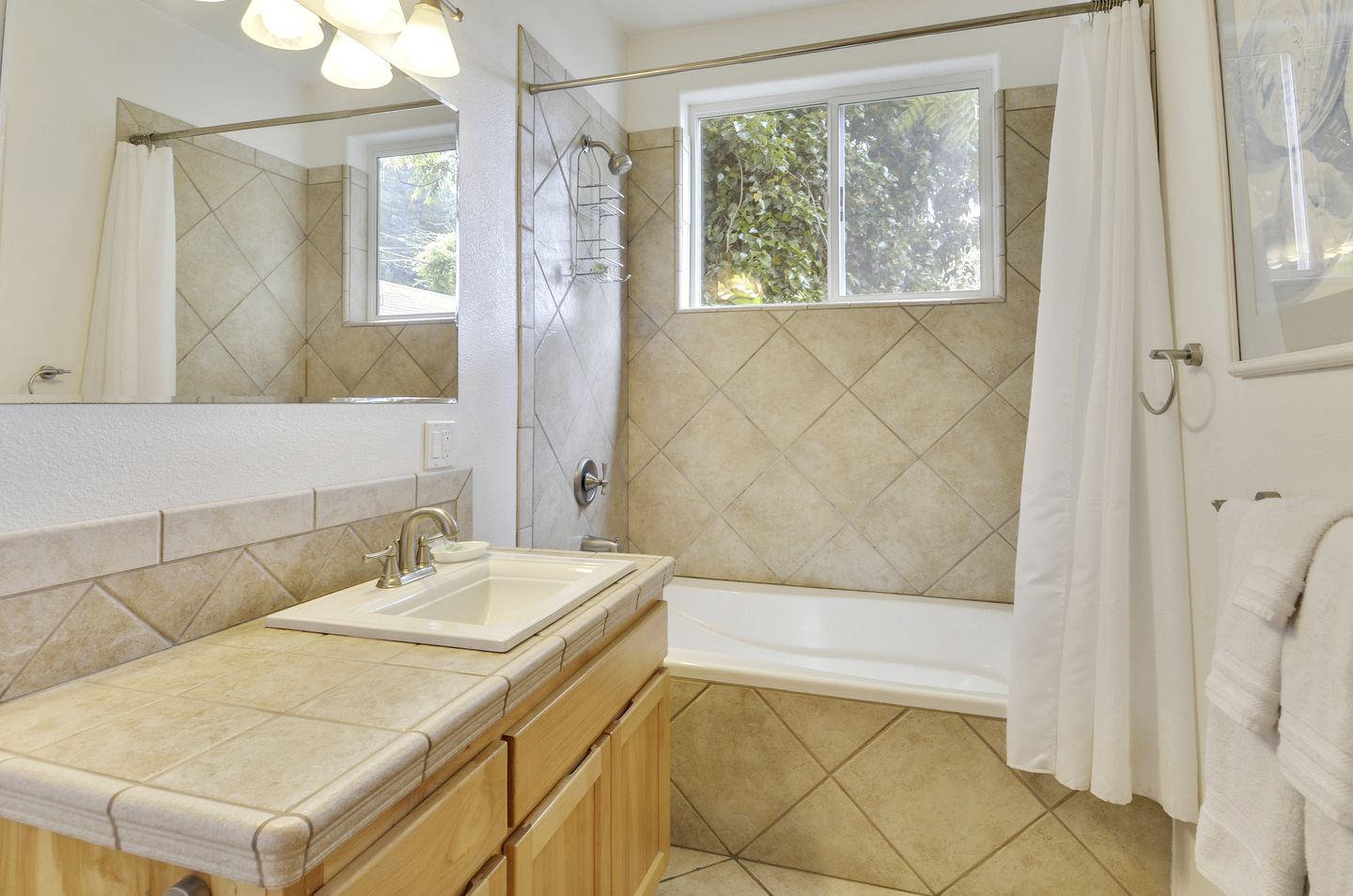 Group-Friendly Cabin with Hot-Tub and Game Space in Guerneville, California