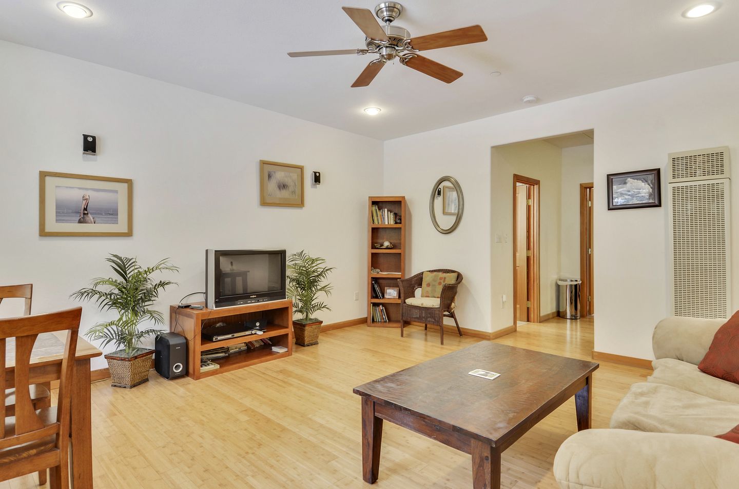 Group-Friendly Cabin with Hot-Tub and Game Space in Guerneville, California