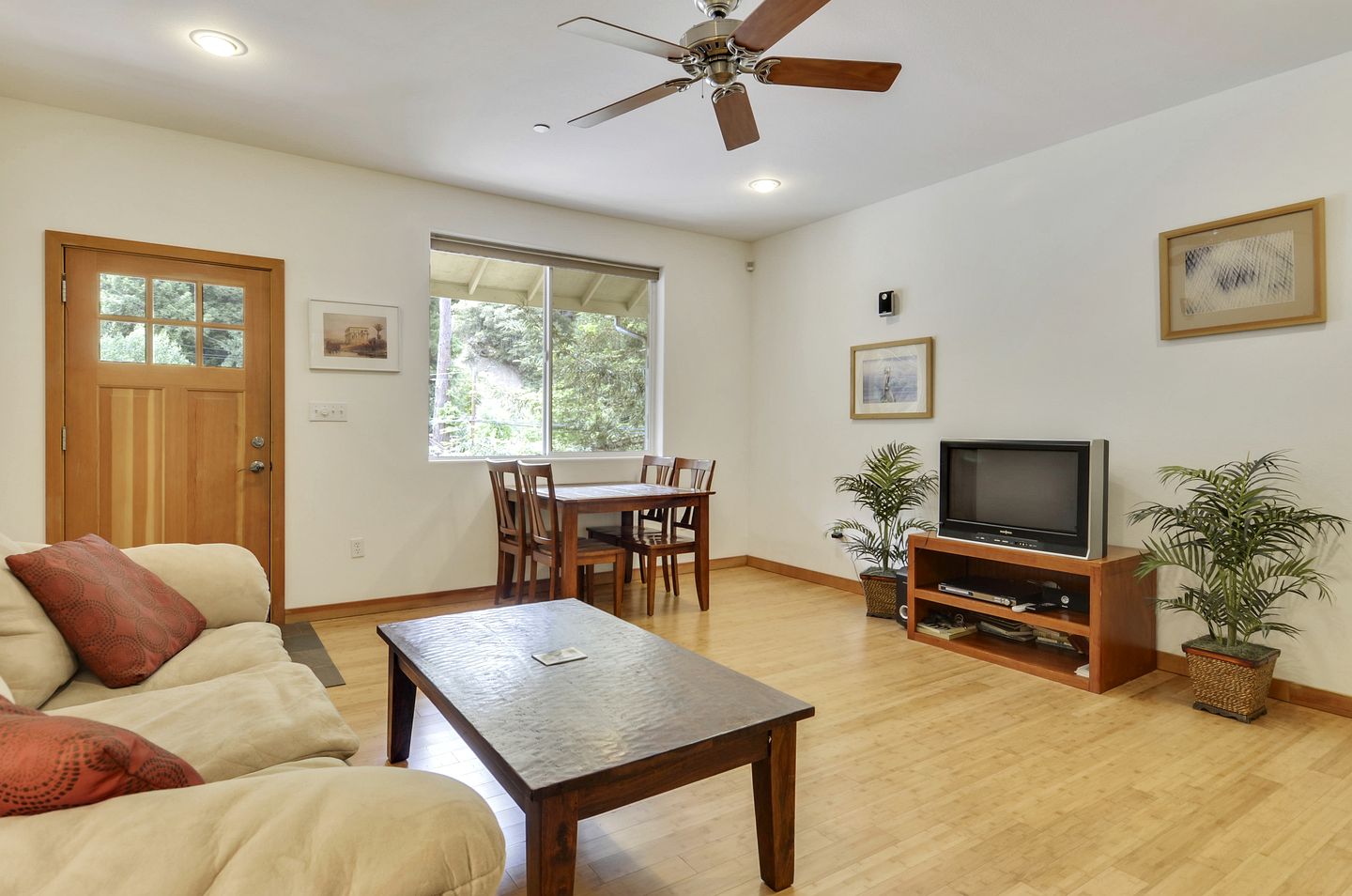 Group-Friendly Cabin with Hot-Tub and Game Space in Guerneville, California