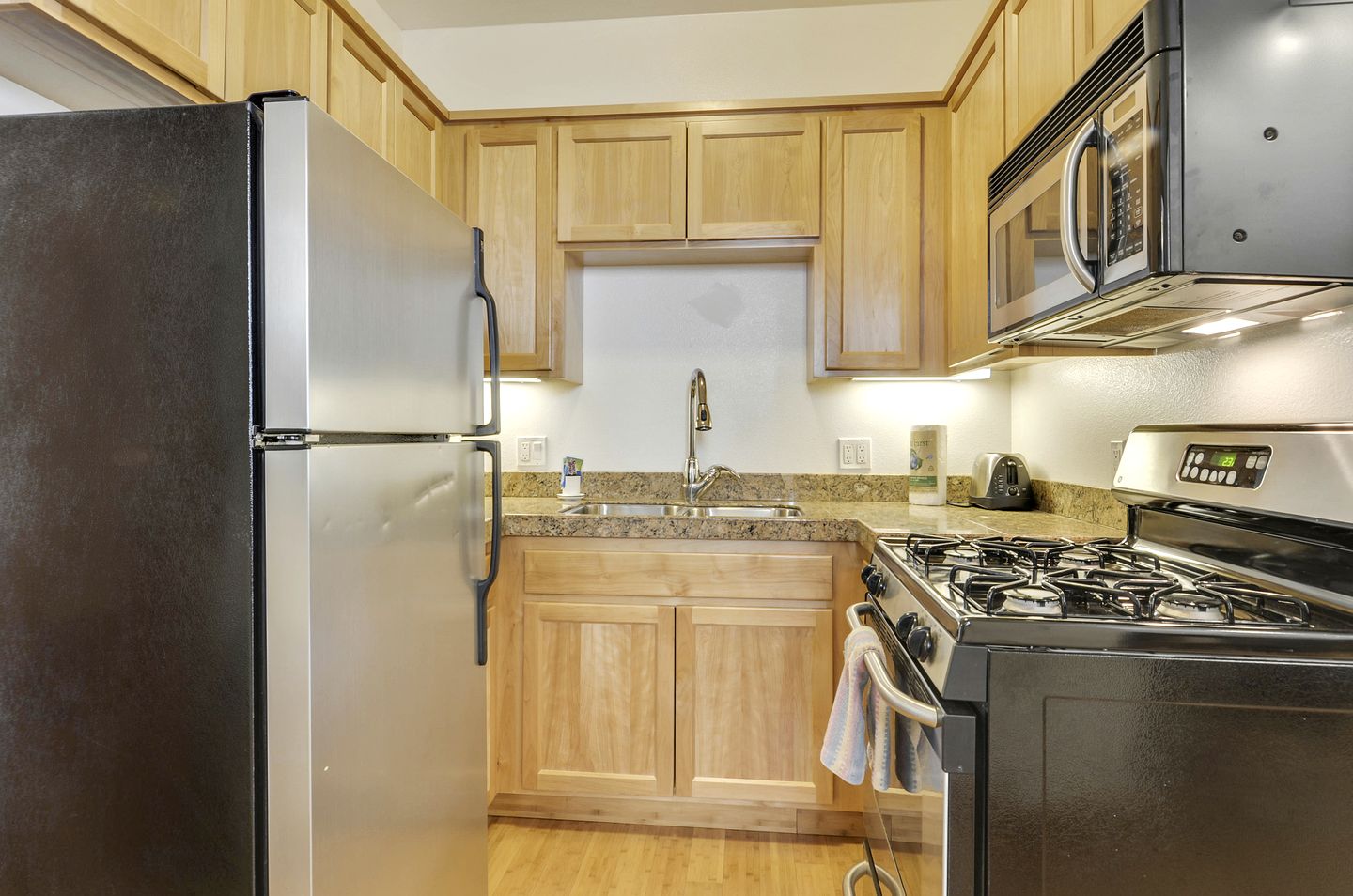 Group-Friendly Cabin with Hot-Tub and Game Space in Guerneville, California