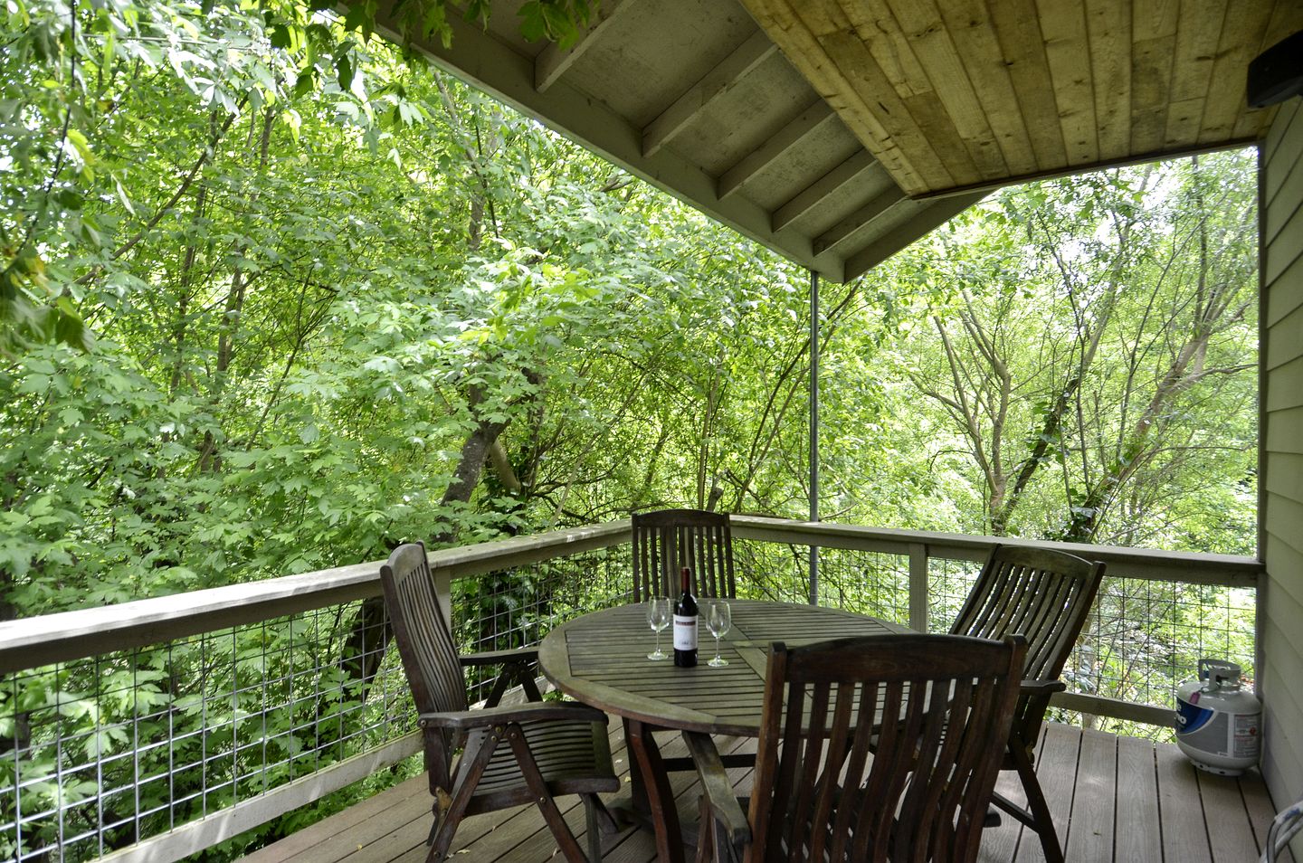 Group-Friendly Cabin with Hot-Tub and Game Space in Guerneville, California