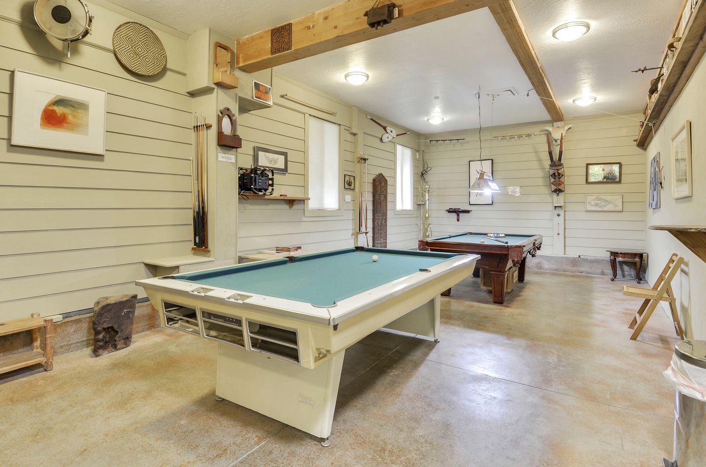 Group-Friendly Cabin with Hot-Tub and Game Space in Guerneville, California