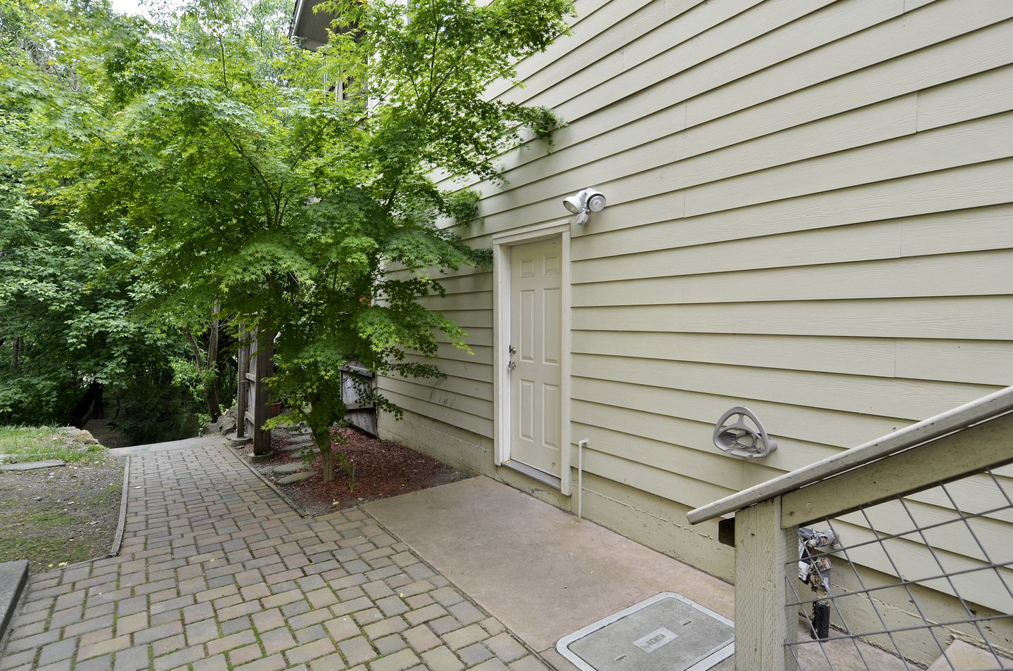 Group-Friendly Cabin with Hot-Tub and Game Space in Guerneville, California