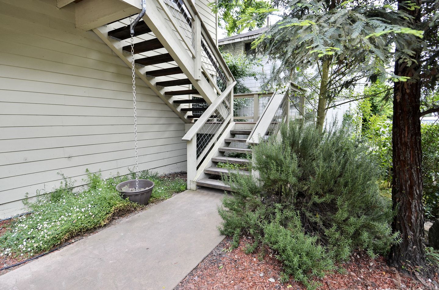 Group-Friendly Cabin with Hot-Tub and Game Space in Guerneville, California