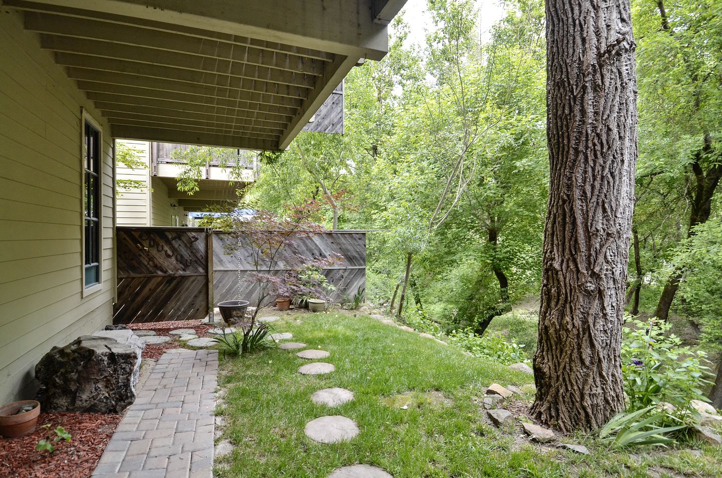 Group-Friendly Cabin with Hot-Tub and Game Space in Guerneville, California