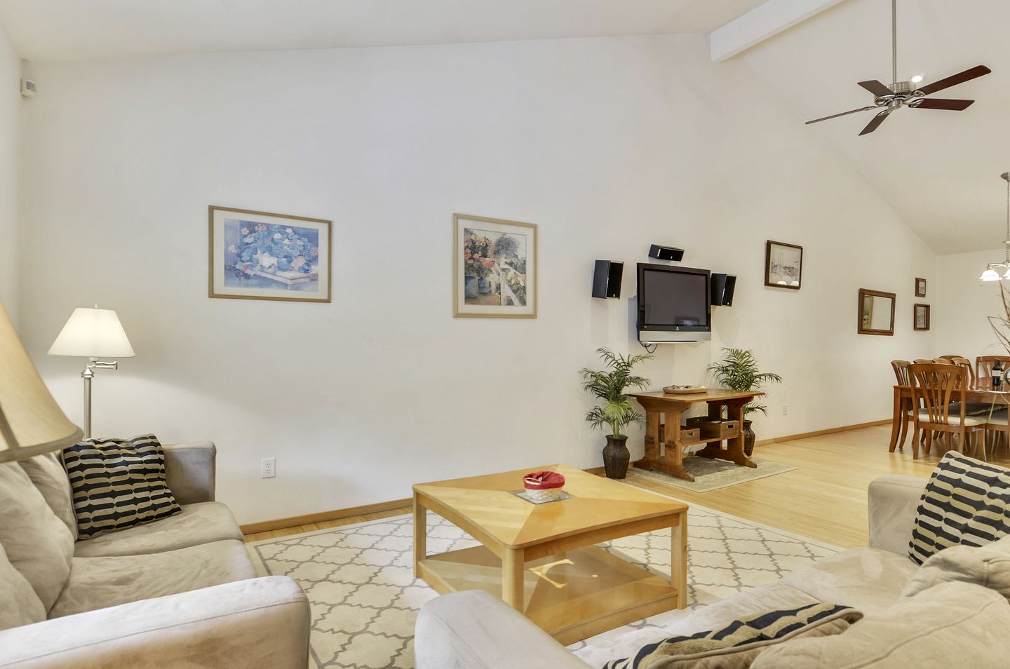 Group-Friendly Cabin with Hot-Tub and Game Space in Guerneville, California