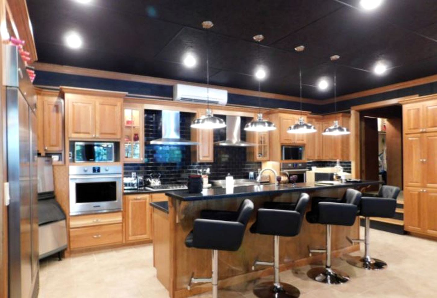 Secluded Waterfront Cabin Rental for Groups on Lake Barkley in Cadiz, Kentucky