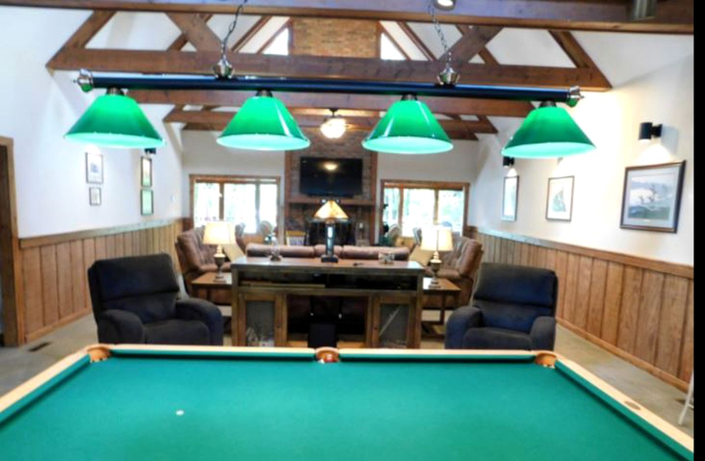 Secluded Waterfront Cabin Rental for Groups on Lake Barkley in Cadiz, Kentucky