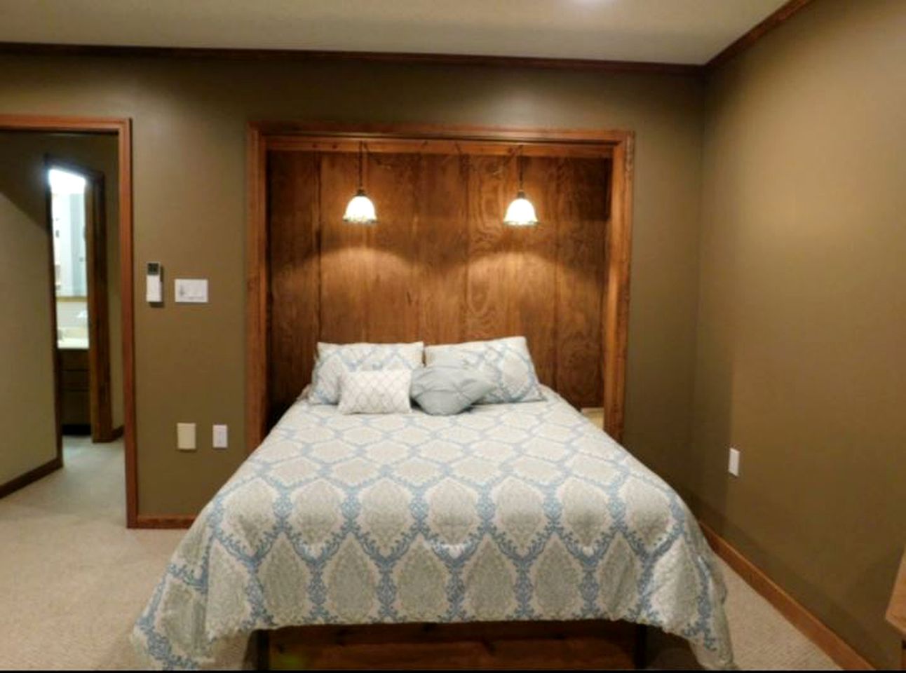 Secluded Waterfront Cabin Rental for Groups on Lake Barkley in Cadiz, Kentucky