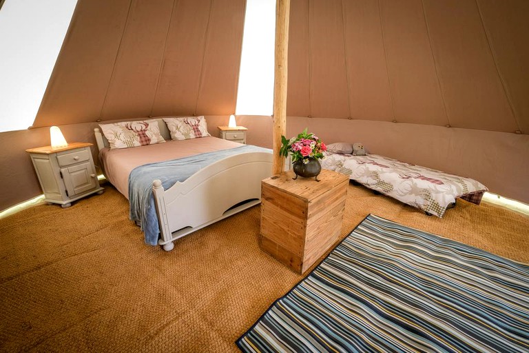 Bell Tents (Puy de Dôme, Auvergne-Rhône-Alpes, France)