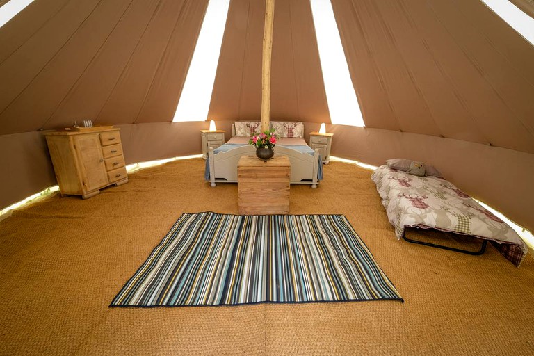 Bell Tents (Puy de Dôme, Auvergne-Rhône-Alpes, France)