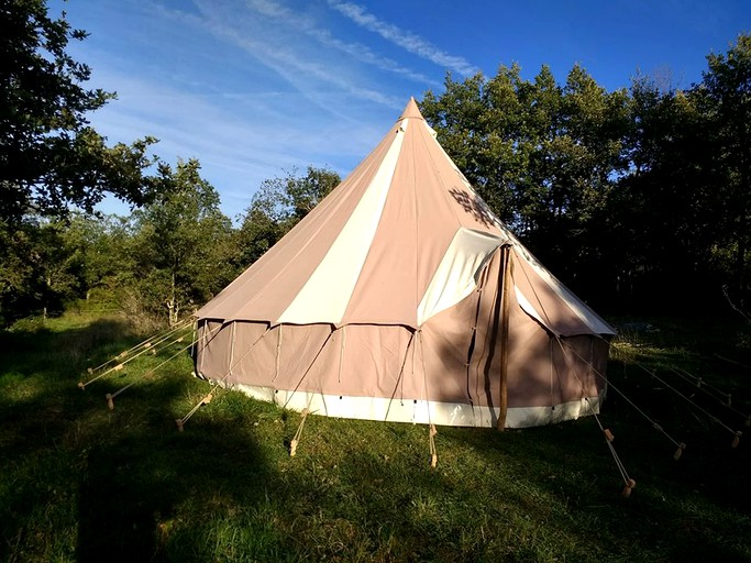 Bell Tents (Puy de Dôme, Auvergne-Rhône-Alpes, France)