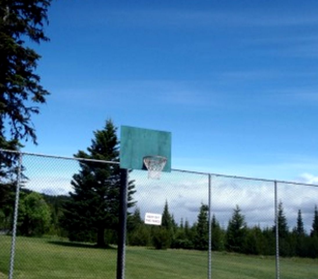 Comfortable Family Rental with Mount Hood Views in Northern Oregon