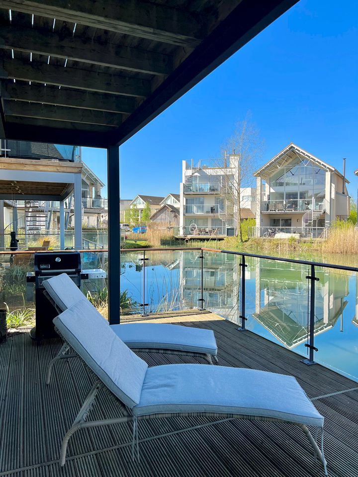 Romantic Lakeside Glamping: Escape to Serenity in this Luxury Cottage in the Cotswolds with Spa Access