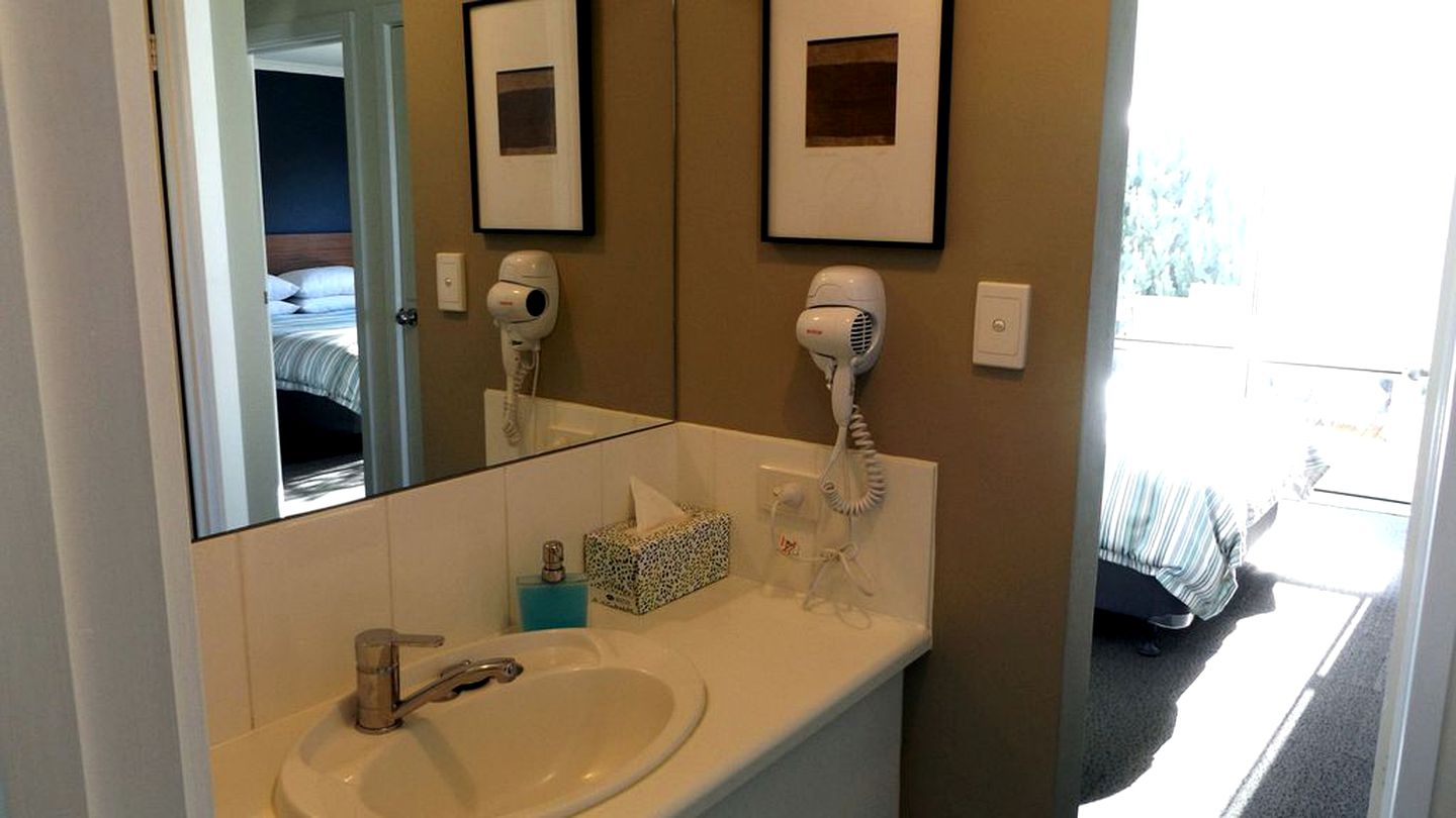 Waterfront Cottage Rental Overlooking Coorong National Park in South Australia