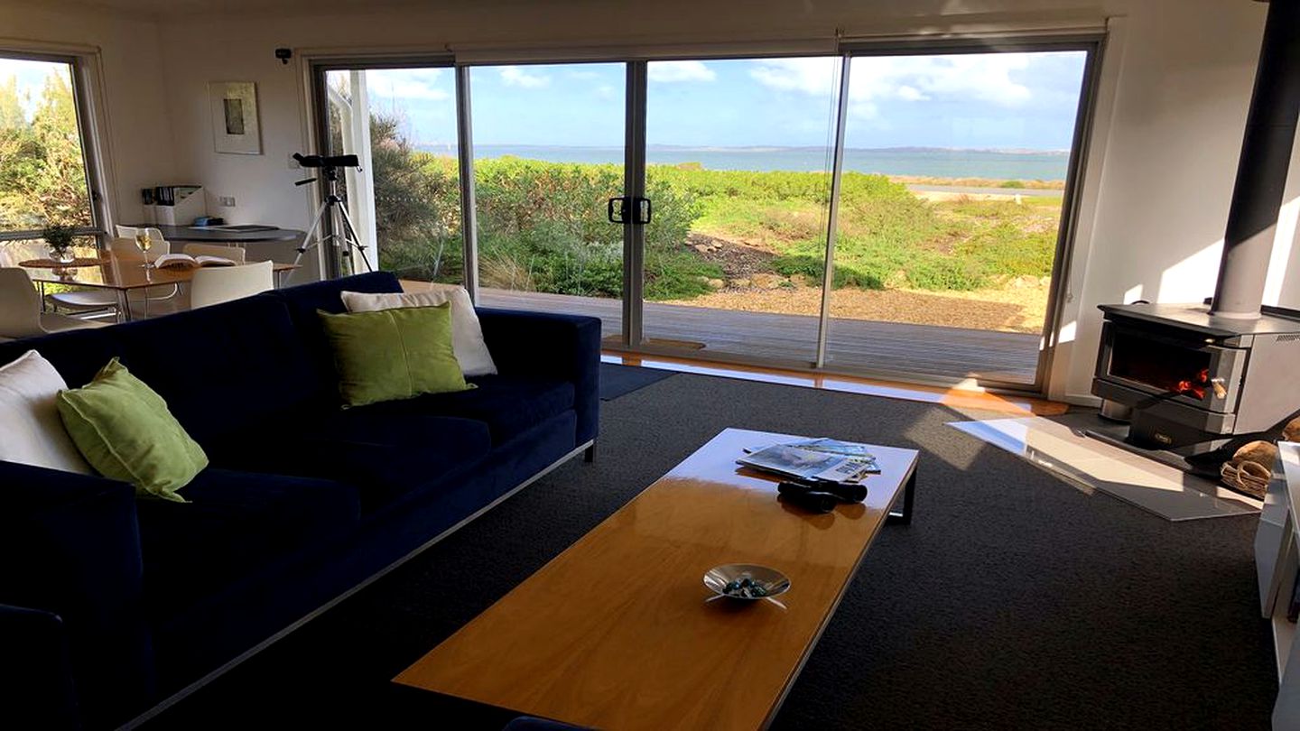 Waterfront Cottage Rental Overlooking Coorong National Park in South Australia