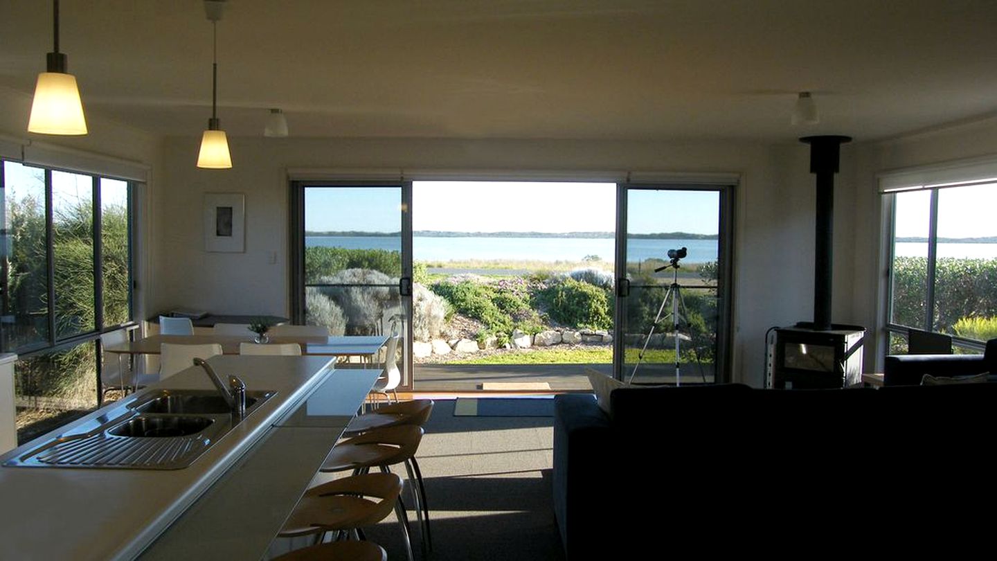 Waterfront Cottage Rental Overlooking Coorong National Park in South Australia