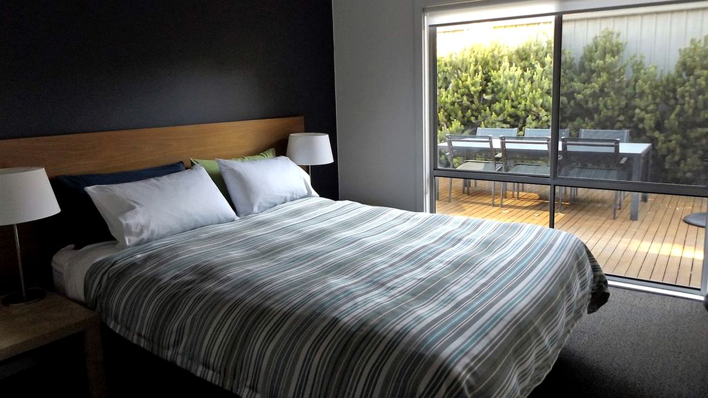 Waterfront Cottage Rental Overlooking Coorong National Park in South Australia