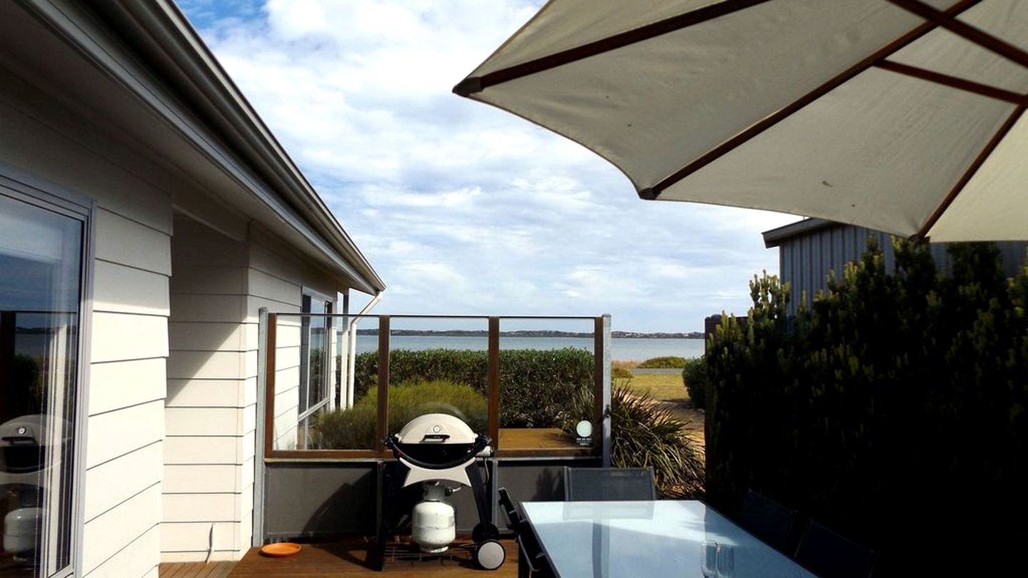 Waterfront Cottage Rental Overlooking Coorong National Park in South Australia