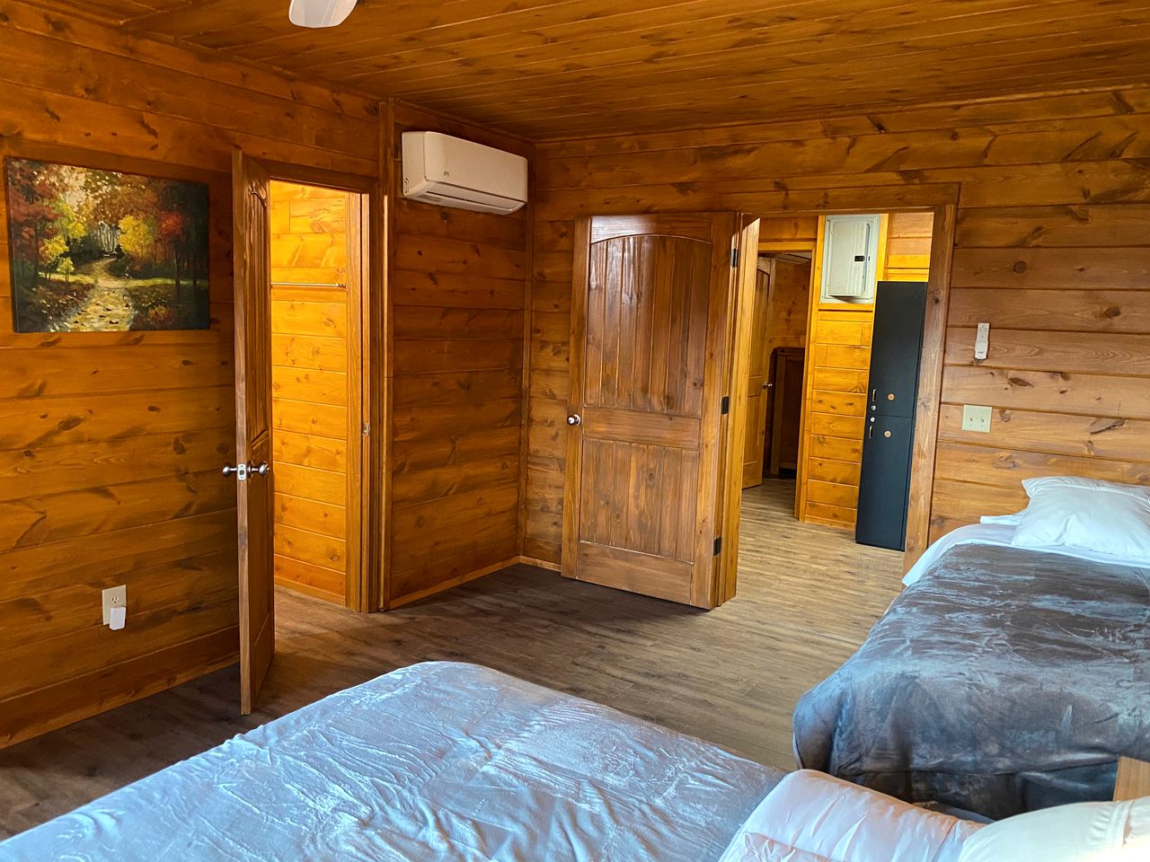 Ride Into Luxury: Horse-Friendly Log Cabin Villa in the Scenic Ouachita Mountains