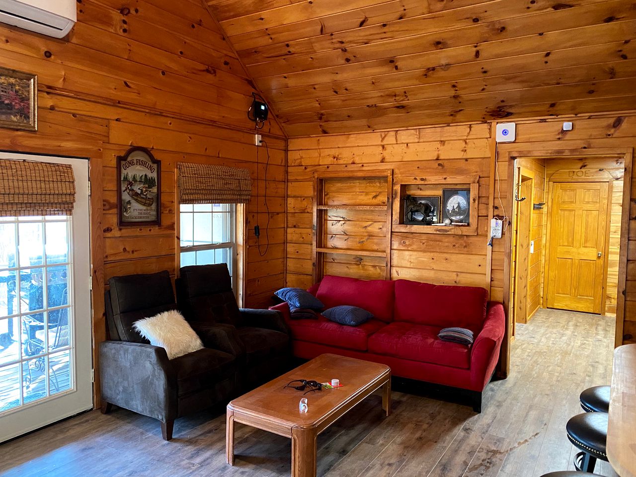 Ride Into Luxury: Horse-Friendly Log Cabin Villa in the Scenic Ouachita Mountains